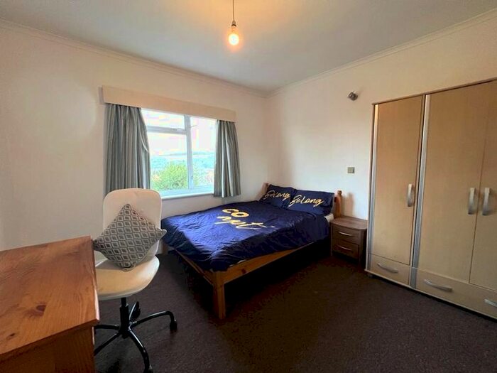 4 Bedroom Property To Rent In Bevendean Crescent, Brighton, BN2