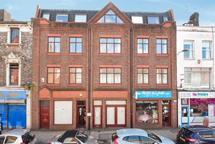 3 Bedroom Apartment To Rent In High Street, Chatham, ME4