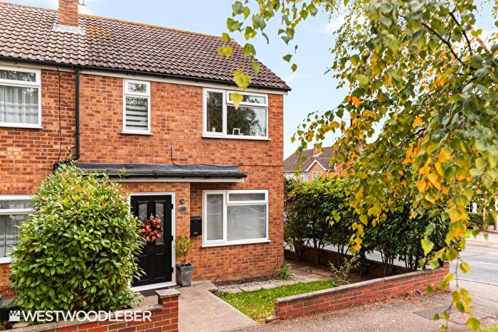 2 Bedroom End Of Terrace House For Sale In High Wood Road, Hoddesdon, EN11