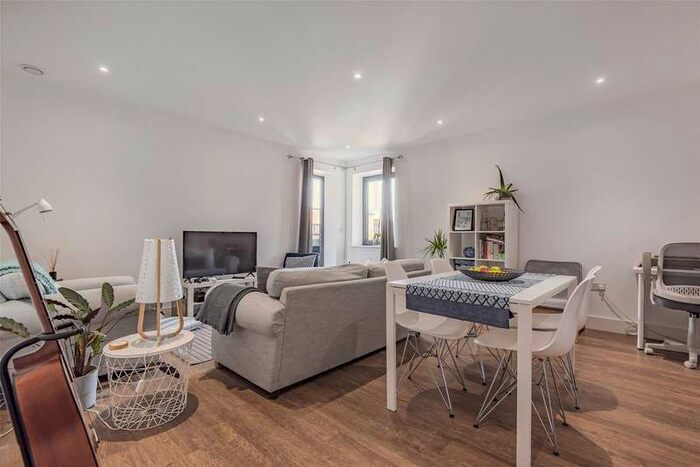 2 Bedroom Flat To Rent In Pipit Drive, London, SW15