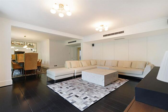 3 Bedroom Flat To Rent In Park Road, St John's Wood, London, NW8