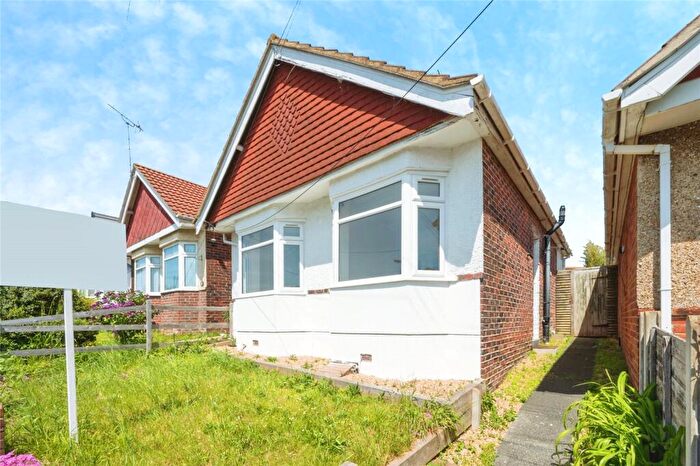 2 Bedroom Bungalow For Sale In Wycliffe Road, Southampton, Hampshire, SO18