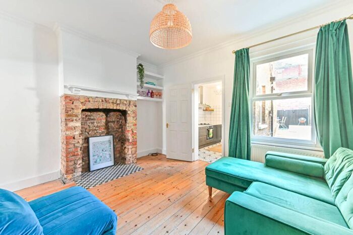 1 Bedroom Flat For Sale In Turton Road, Wembley, HA0