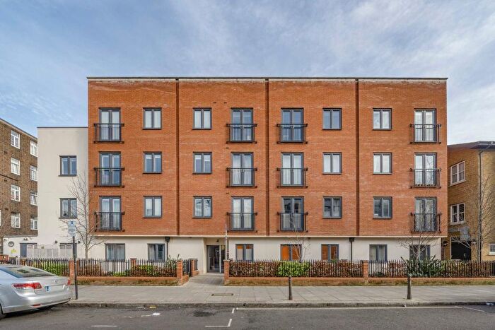 2 Bedroom Flat To Rent In Bute Gardens, Brook Green, Hammersmith, W6