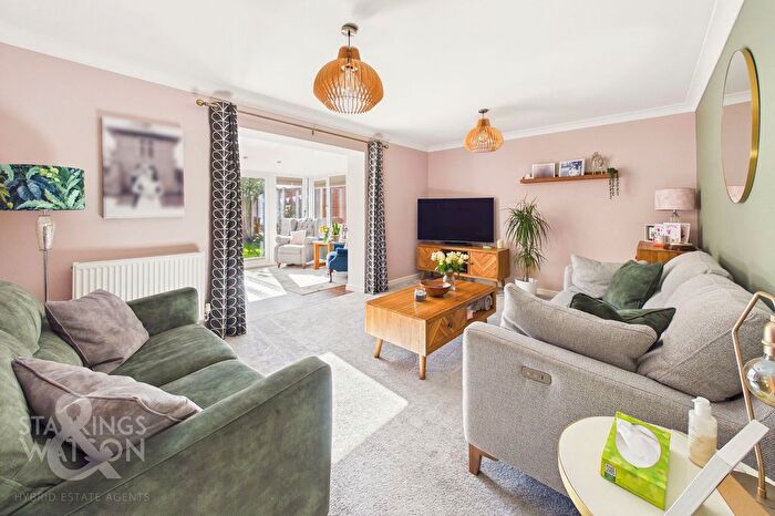 4 Bedroom Link Detached House For Sale In Petunia Court, Wymondham, NR18