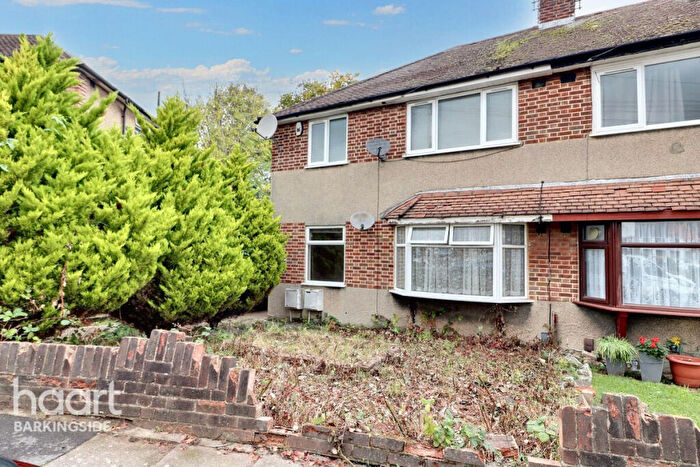 2 Bedroom Maisonette For Sale In Brunswick Gardens, Hainault, IG6
