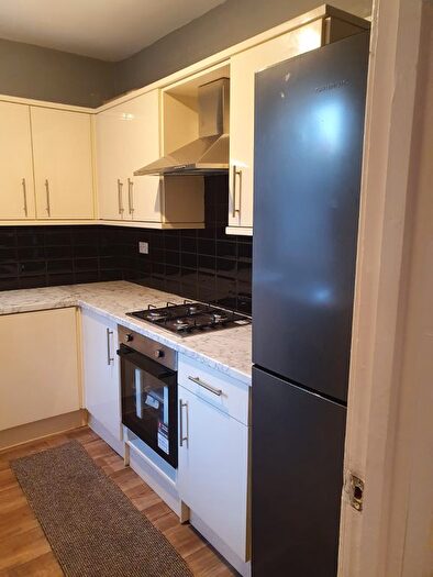 4 Bedroom Semi-Detached House To Rent In Rusholme Grove, Manchester, M14