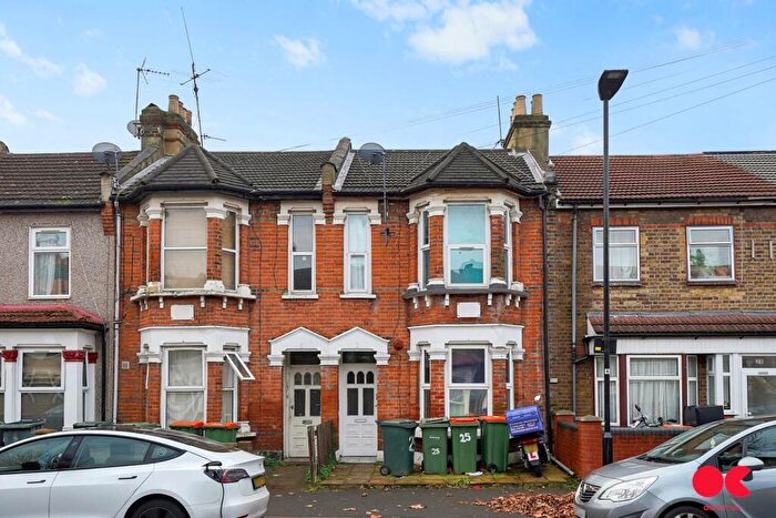 2 Bedroom Flat To Rent In Stanley Road, Manor Park, E12