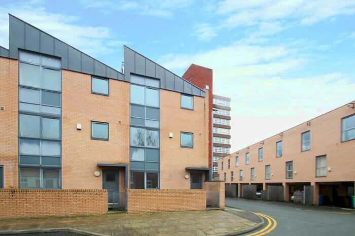 3 Bedroom Town House To Rent In Peregrine Street, Hulme, Manchester, M15