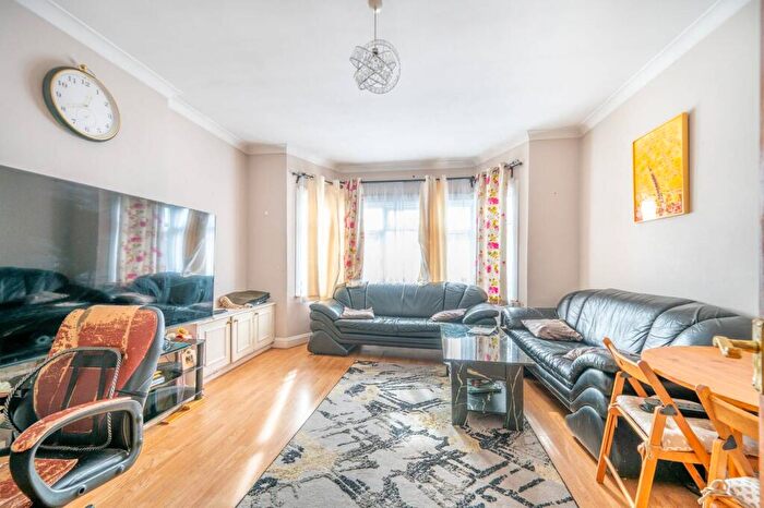 3 Bedroom Flat For Sale In Homefield Road, Sudbury, Wembley, HA0