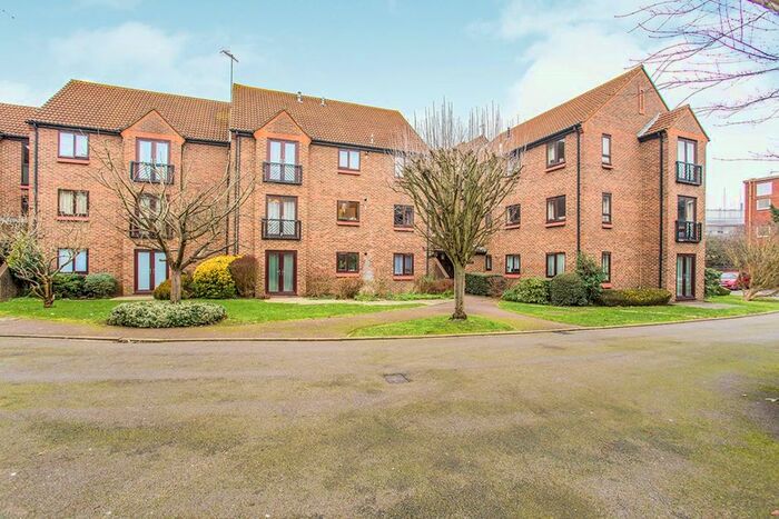 1 Bedroom Flat To Rent In Halsey Road, Watford, WD18