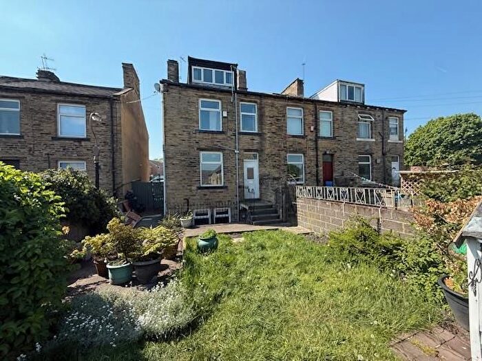 2 Bedroom Terraced House To Rent In Albion Road, Bradford, BD10