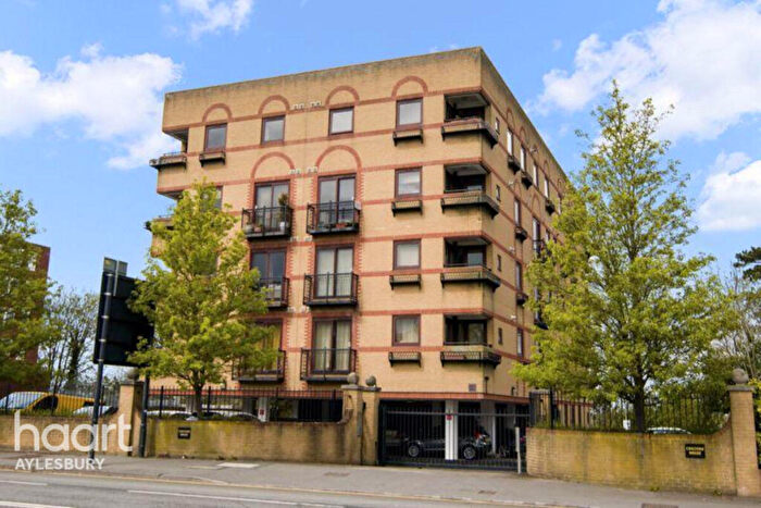 2 Bedroom Apartment To Rent In Oxford Road, Aylesbury, HP19