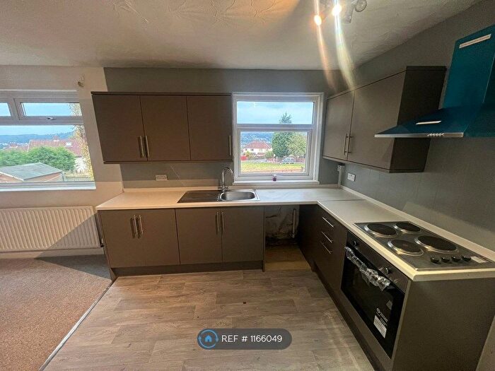 3 Bedroom Semi-Detached House To Rent In West Royd Drive, Shipley, BD18