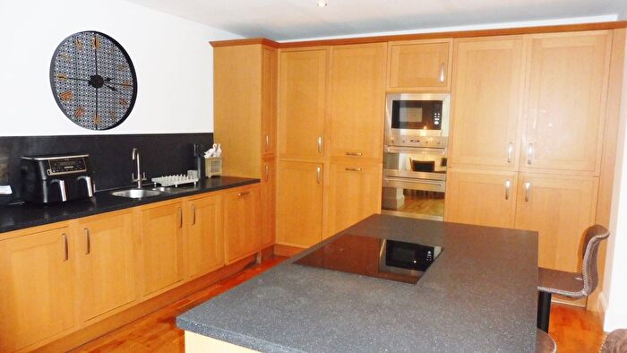 4 Bedroom Detached House For Sale In Quarry Hill Road, Rotherham, S63