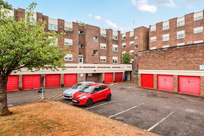 2 Bedroom Property To Rent In Fairview Avenue, Woking, GU22