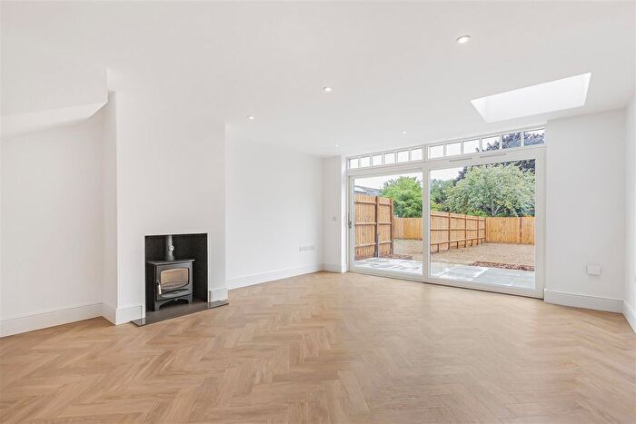 2 Bedroom Terraced House For Sale In Cedars Road, London, N21