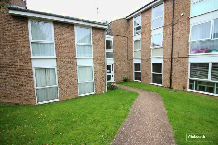 2 Bedroom Apartment To Rent In Ribbledale, London Colney, St. Albans, AL2