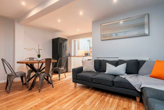 6 Bedroom Property To Rent In Derby Road, Manchester, M14