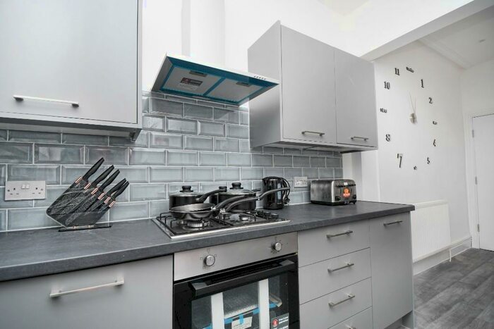 5 Bedroom Terraced House To Rent In Hollingreave Road, Burnley, Lancashire, BB11