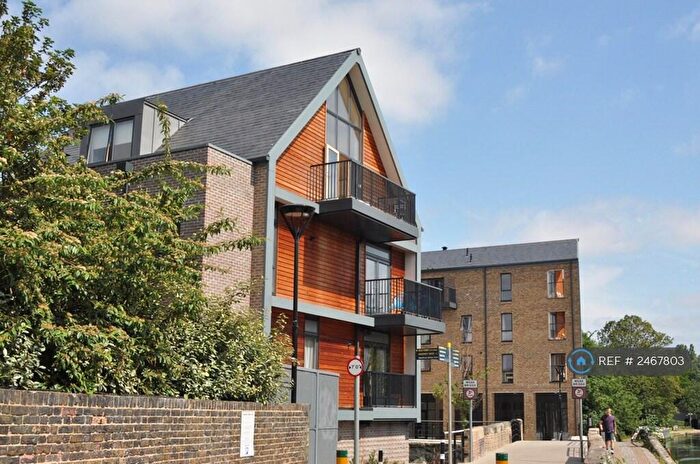 2 Bedroom Flat To Rent In Stop Lock, London, E3