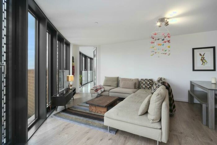 3 Bedroom Apartment To Rent In Unex Tower, Stratford, E15