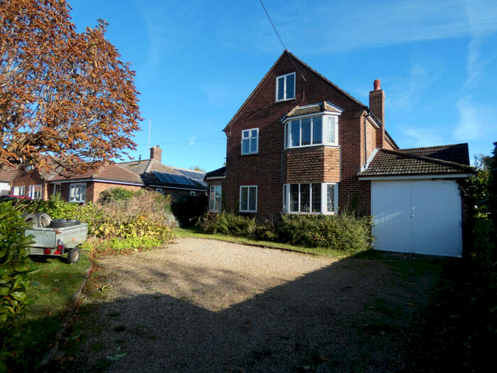 3 Bedroom Detached House For Sale In St Peters Road, West Mersea, CO5