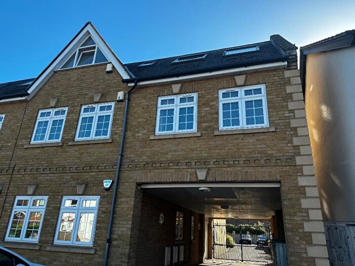 2 Bedroom Flat For Sale In Stanley Road, Bromley, Kent, BR2