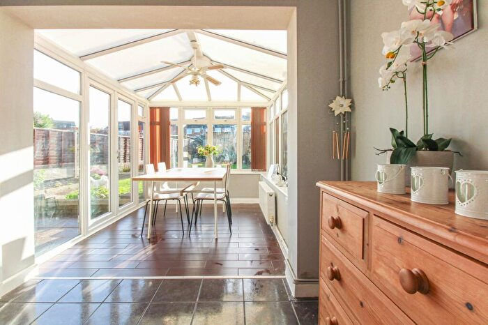 3 Bedroom Semi-Detached House For Sale In Winsford Avenue, Coventry, CV5
