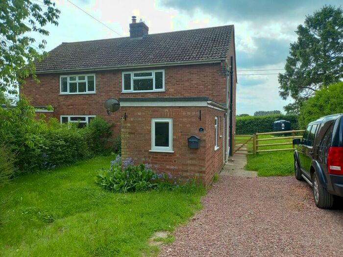 3 Bedroom Semi-Detached House To Rent In Cherry Orchard, Tillington, HR4