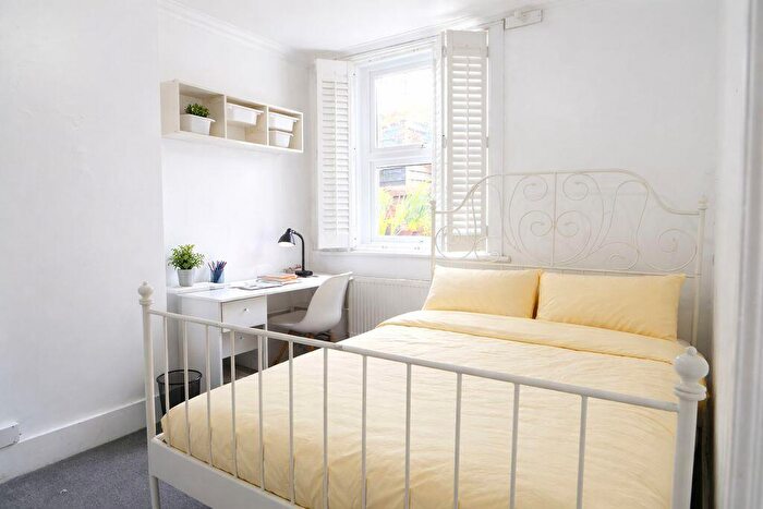 3 Bedroom Flat To Rent In Buller Road, Brighton, BN2