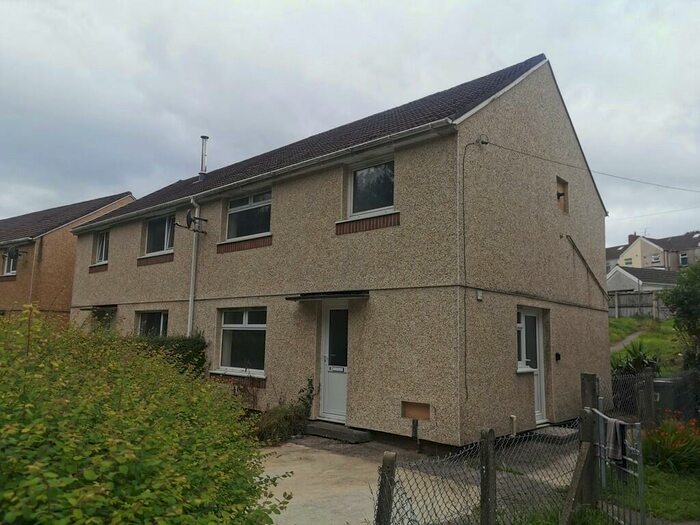 3 Bedroom Semi-Detached House To Rent In Newport Road, Pontllanfraith, Blackwood, NP12