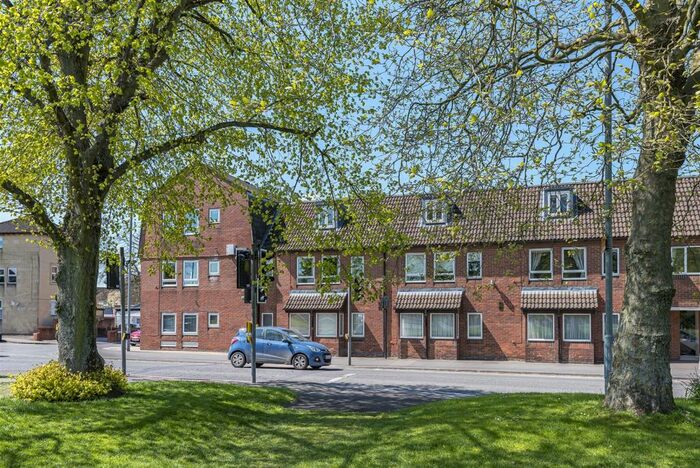 2 Bedroom Flat To Rent In Southbroom Road, Devizes, SN10
