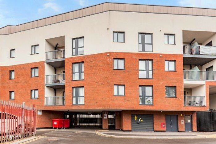 1 Bedroom Flat To Rent In Lyons Way, Slough, SL2