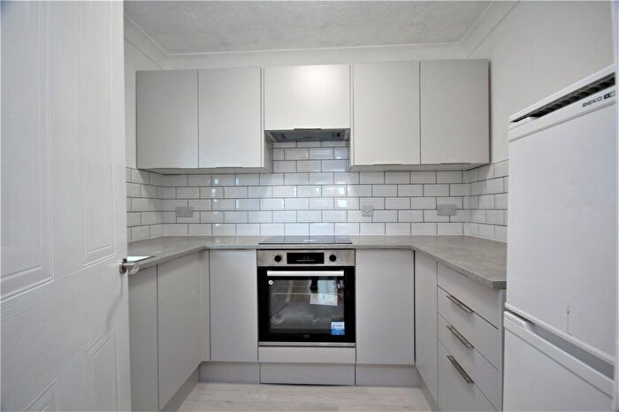1 Bedroom Flat To Rent In South Street, Lancing, West Sussex, BN15