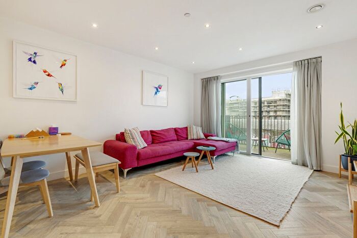 2 Bedroom Flat For Sale In Halo Court, Rookwood Way, London, E3
