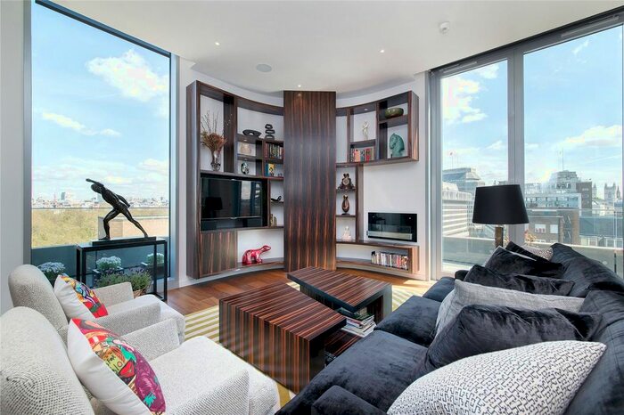 3 Bedroom Flat To Rent In Wellington House, Buckingham Gate, Westminster, London, SW1E