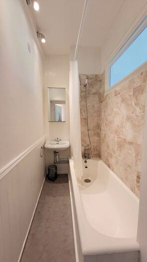 2 Bedroom Flat To Rent In Blackwood Crescent, Edinburgh, EH9