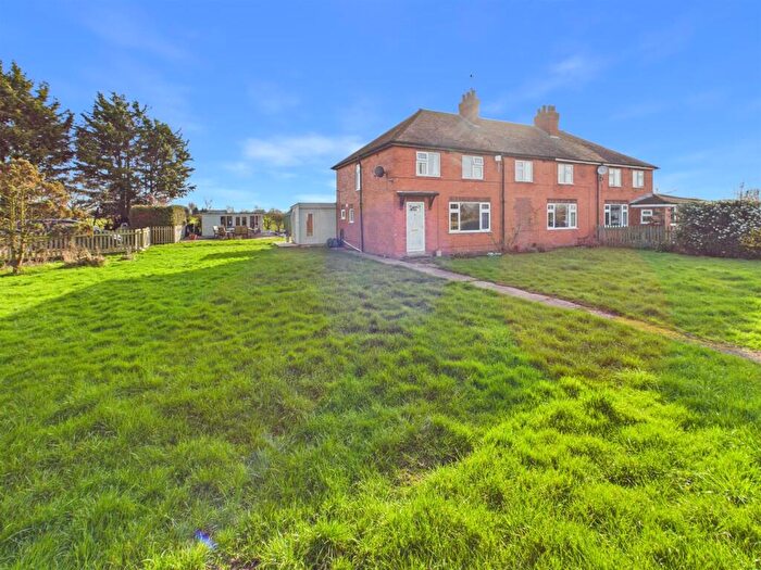 3 Bedroom Semi-Detached House For Sale In Home Farm Cottages, Twenty Foot Bank, LN4