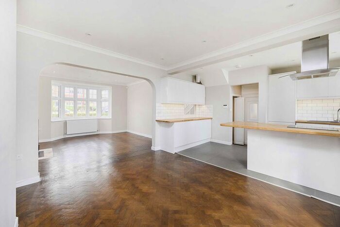 3 Bedroom Property To Rent In Woodville Road, New Barnet, Barnet, EN5