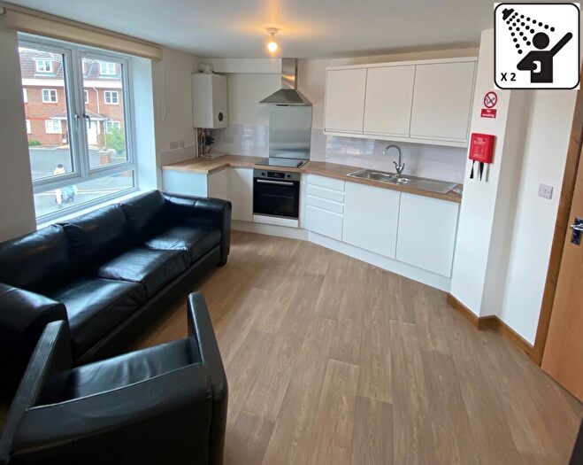 5 Bedroom Flat To Rent In Melton Crescent, Horfield, Bristol, BS7