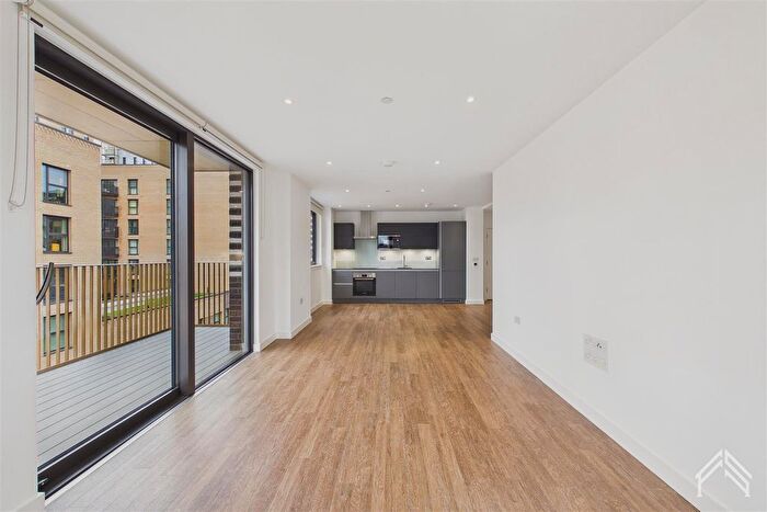 2 Bedroom Flat To Rent In Vanguard Way, London, E17