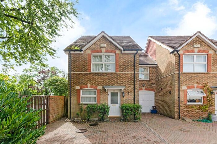 4 Bedroom House To Rent In Sandwick Close, Mill Hill, London, NW7