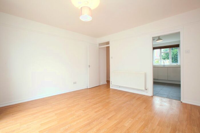 2 Bedroom Flat To Rent In Dynevor Road, London, N16