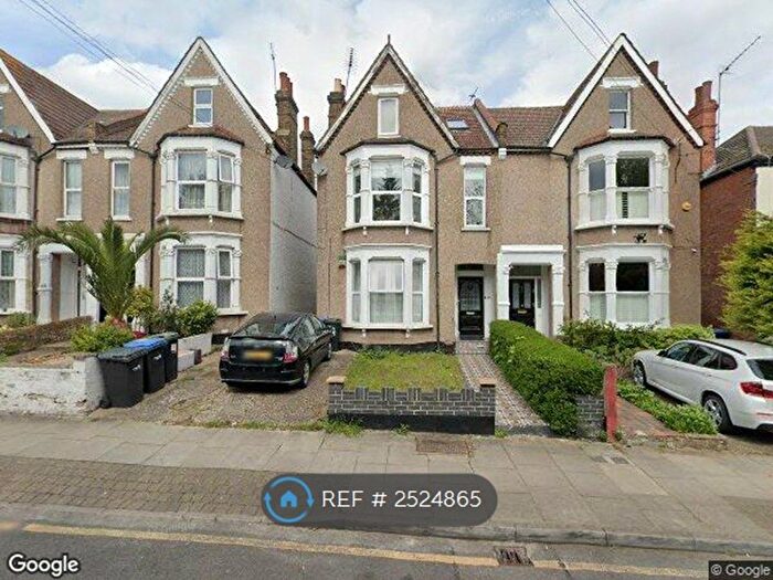 3 Bedroom Maisonette To Rent In Springfield Road, London, N11