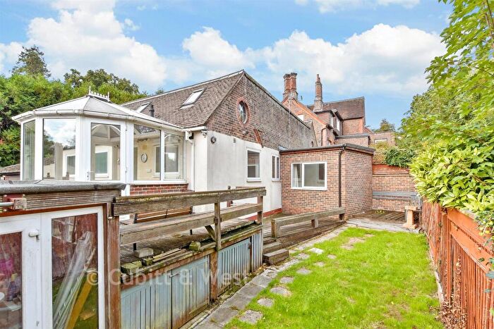 2 Bedroom Chalet For Sale In Laglands Close, Reigate, Surrey, RH2