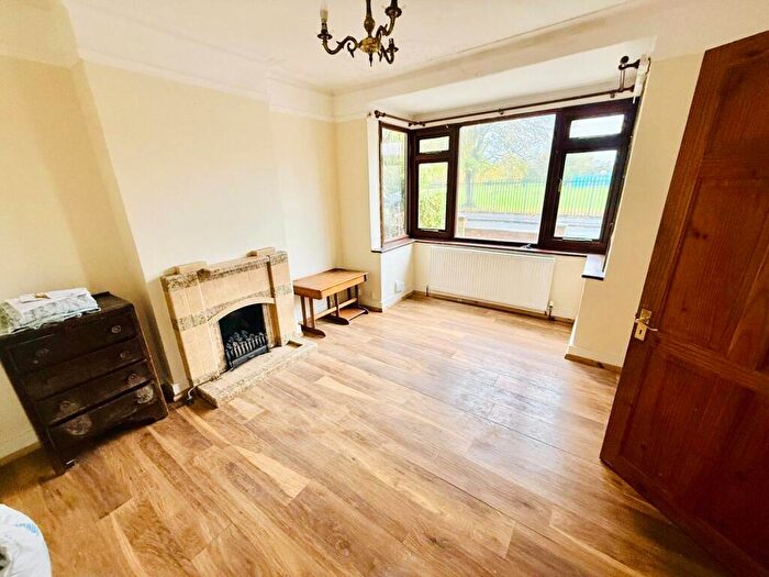 Terraced House To Rent In Spencer Road, Mitcham, CR4