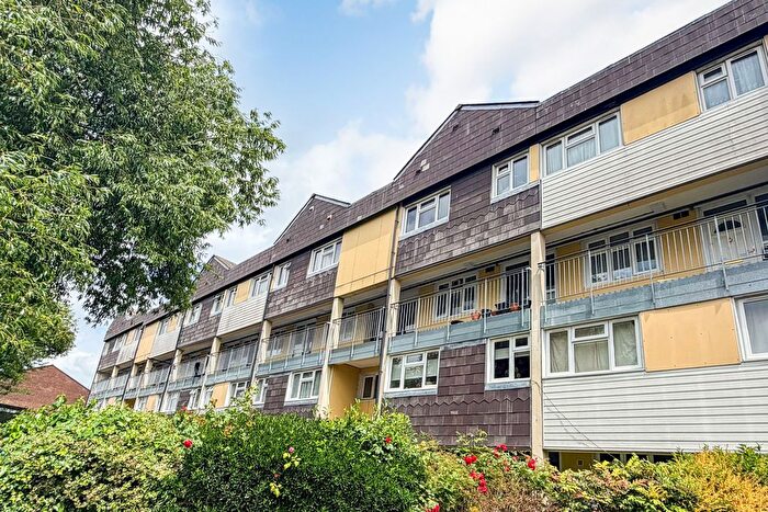 3 Bedroom Flat For Sale In Bellamy Road, London, E4