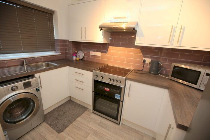 1 Bedroom Flat To Rent In Abercromby Avenue, High Wycombe, HP12
