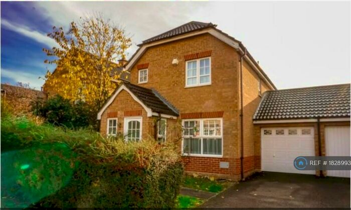 3 Bedroom Detached House To Rent In Milburn Avenue, Oldbrook, Milton Keynes, MK6